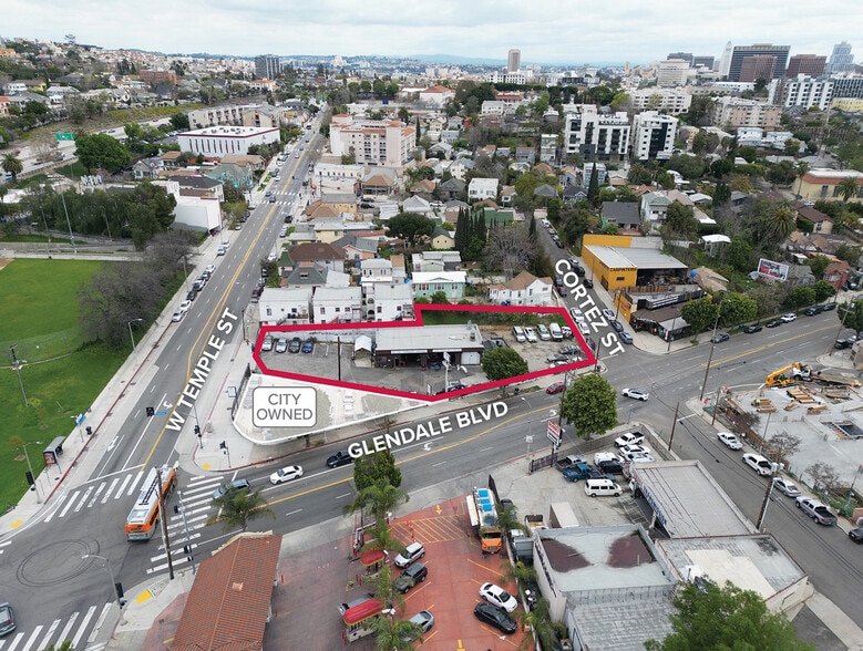 410 Glendale Blvd & 1529 Cortez St portfolio of 2 properties for sale on LoopNet.ca - Building Photo - Image 1 of 5