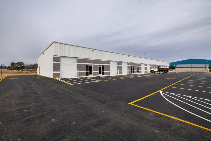 8145 Pine Ridge Rd, Mechanicsville, VA for lease - Building Photo - Image 2 of 26