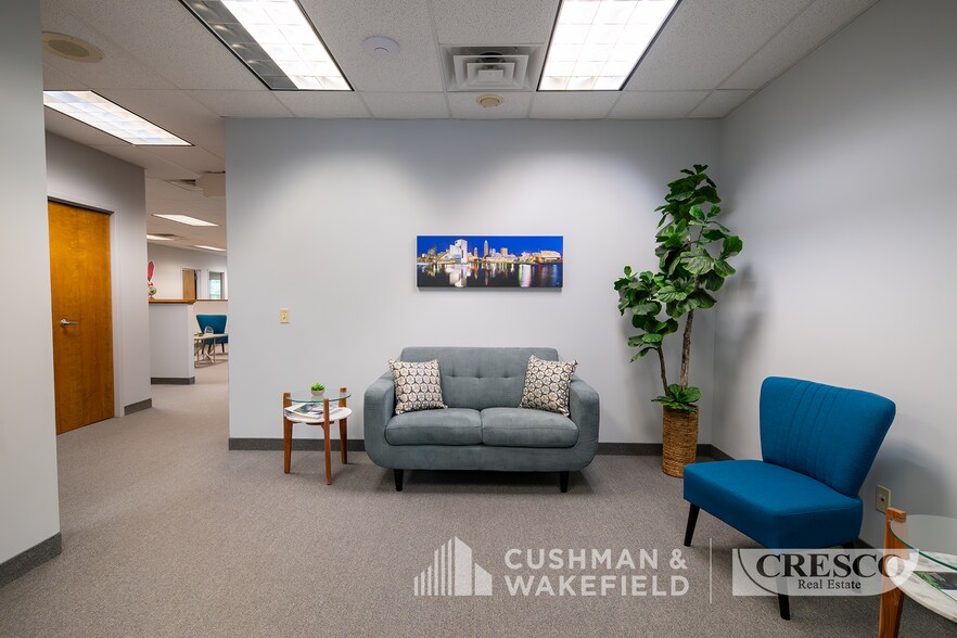 27887 Clemens Rd, Westlake, OH à louer - Photo du bâtiment - Image 2 de 8