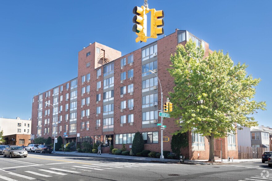 9921 4th Ave, Brooklyn, NY à louer - Photo du bâtiment - Image 1 de 6