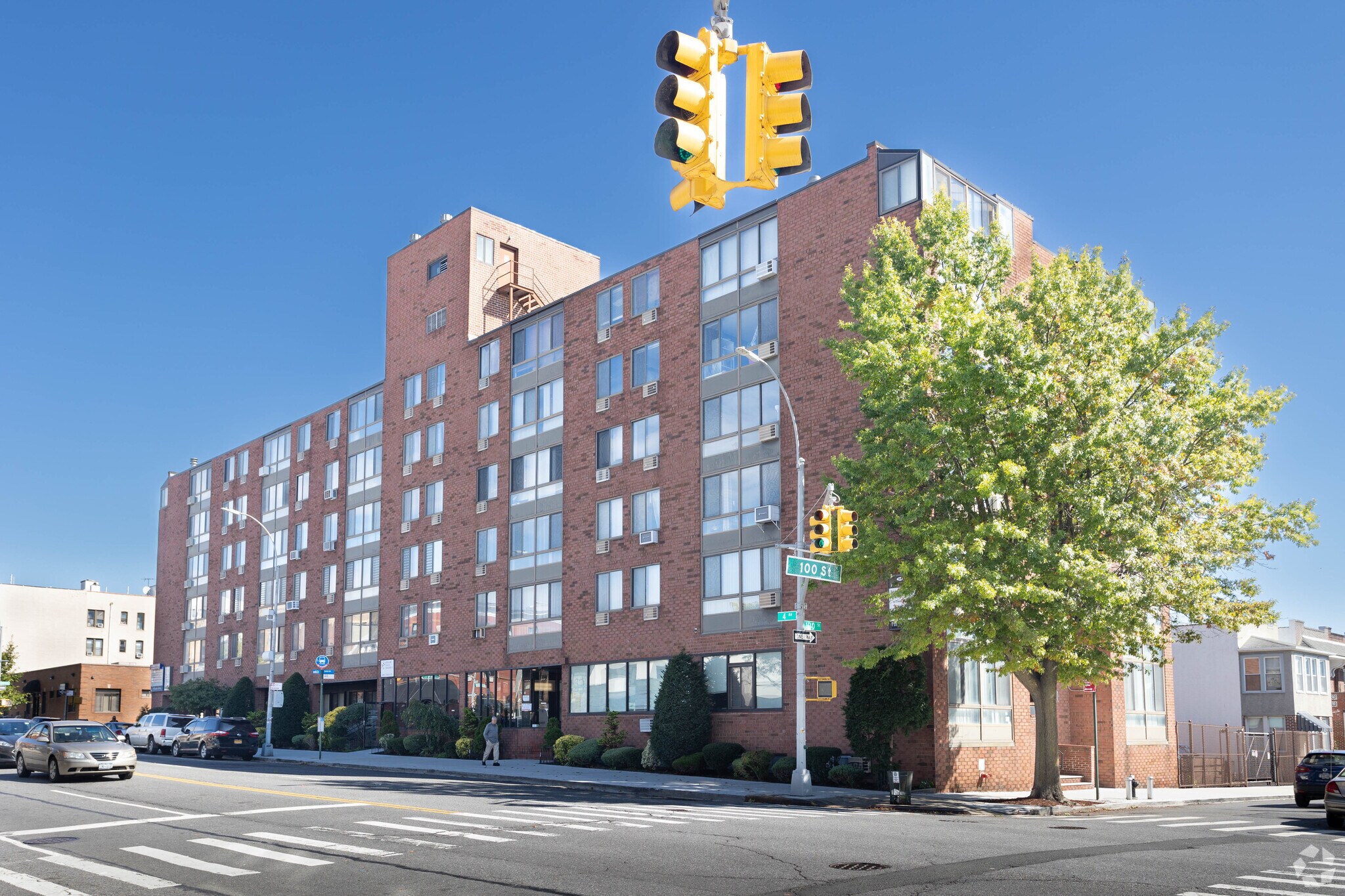 9921 4th Ave, Brooklyn, NY à louer Photo du bâtiment- Image 1 de 7