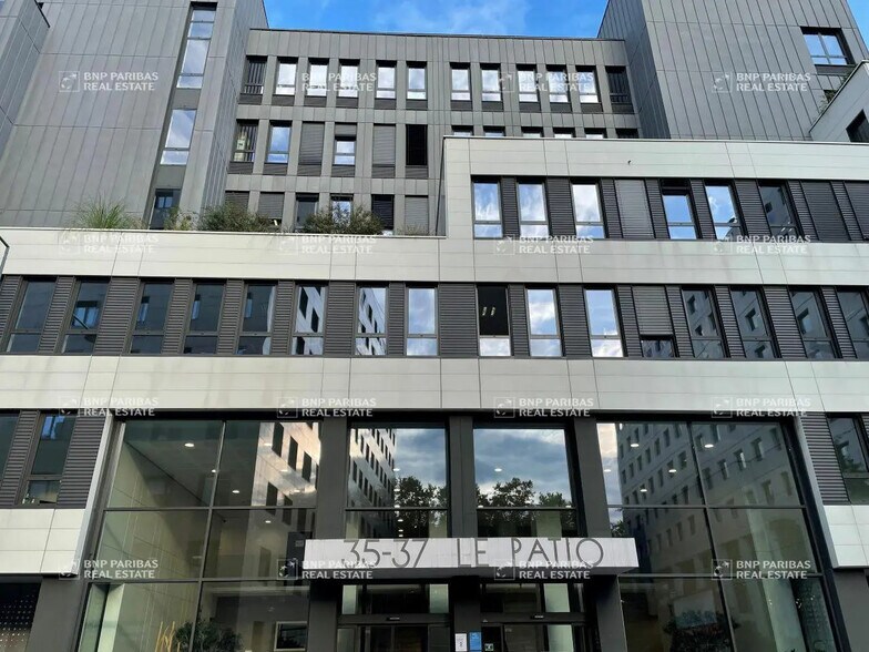 Bureau dans Villeurbanne à louer - Photo du bâtiment - Image 1 de 13