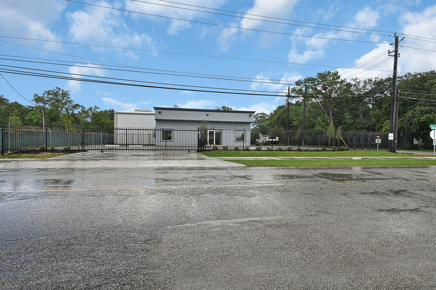 10751 Almeda Genoa rd, Houston, TX à louer - Photo du bâtiment - Image 2 de 21