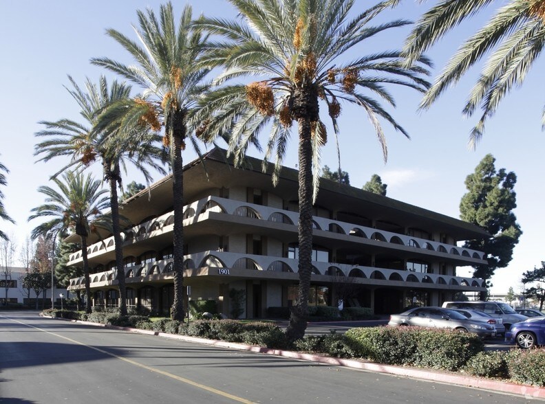 1971 E 4th St, Santa Ana, CA à louer - Photo du bâtiment - Image 3 de 3