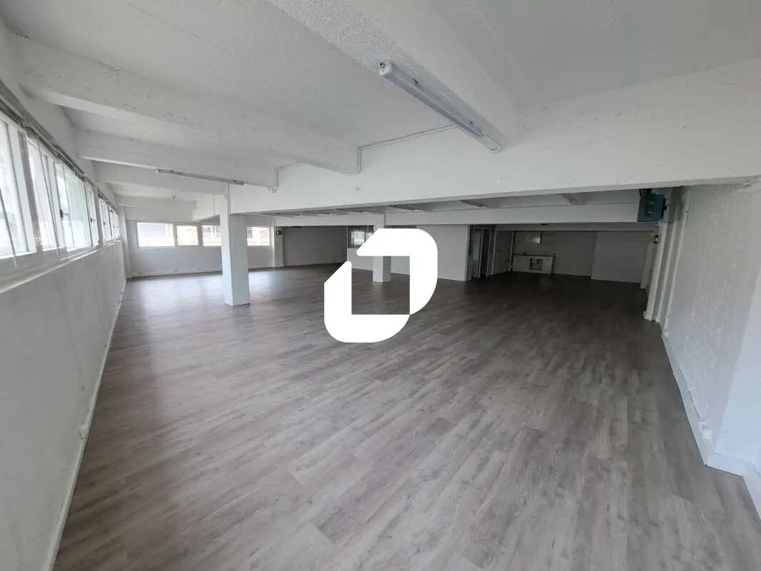 Office in Montreuil for lease Interior Photo- Image 1 of 18