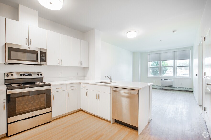 10-40 Station Dr, Wyandanch, NY à louer - Photo intérieure - Image 3 de 28