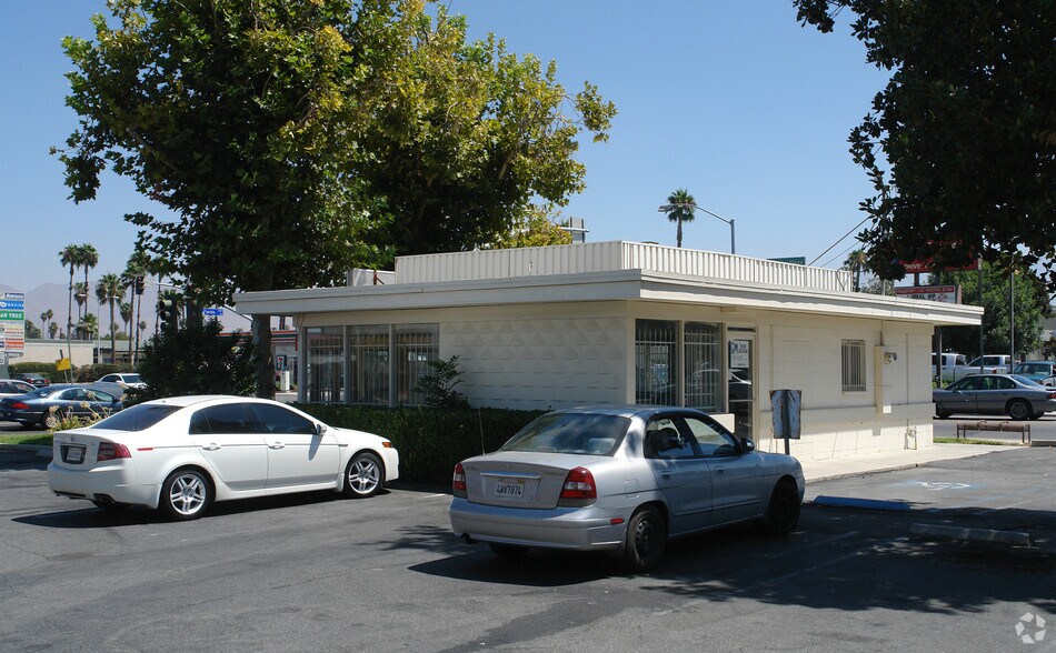 1291 E Florida Ave, Hemet, CA à vendre - Photo du bâtiment - Image 2 de 3