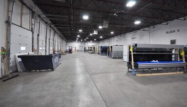 7803 35th St SE, Calgary, AB à louer Photo intérieure- Image 2 de 4