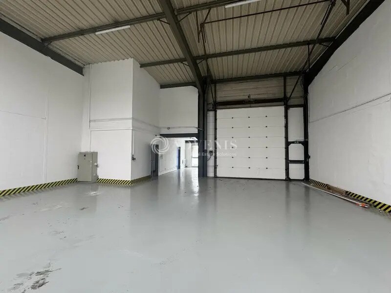 Flex in Gonesse for lease Interior Photo- Image 1 of 11