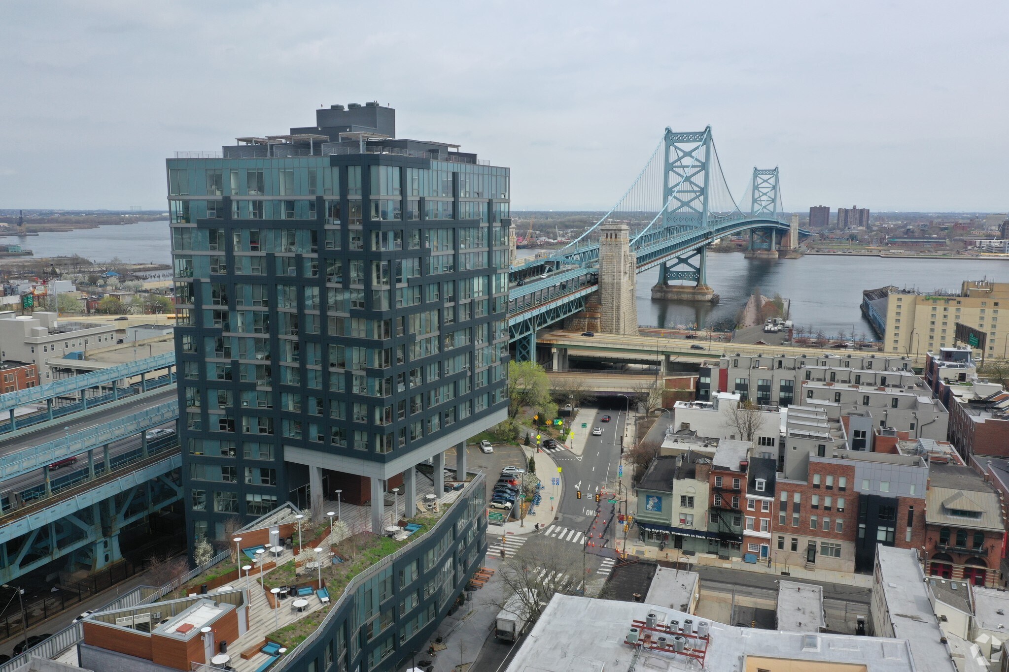 205 Race St, Philadelphia, PA for lease Primary Photo- Image 1 of 57