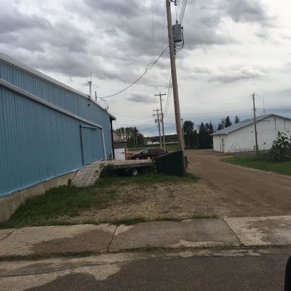5016 50th St, Eckville, AB for sale - Building Photo - Image 3 of 8