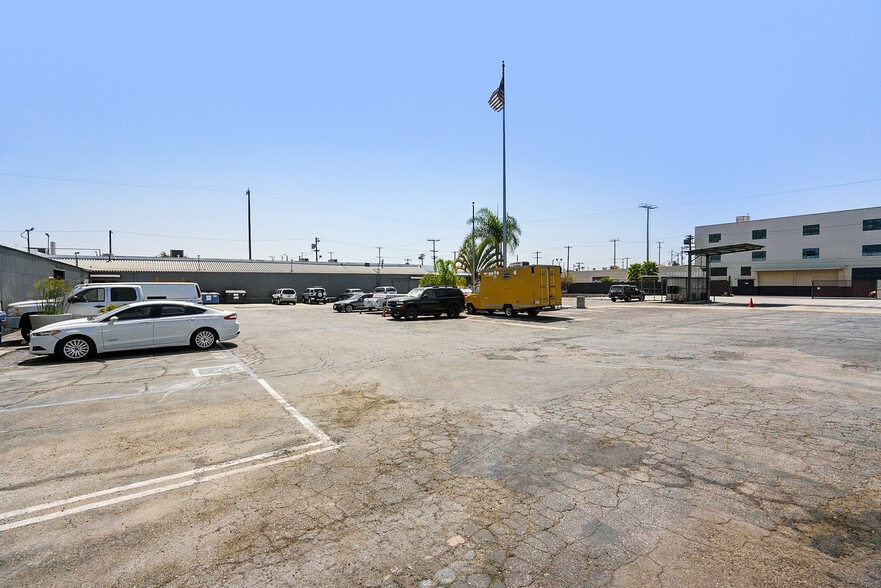 6007 S St Andrews Pl, Los Angeles, CA for lease - Building Photo - Image 2 of 3