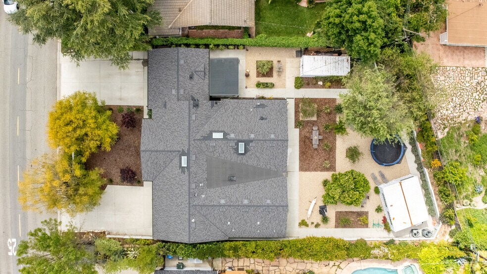 1865 El Monte Dr, Thousand Oaks, CA à vendre - Photo du bâtiment - Image 3 de 30