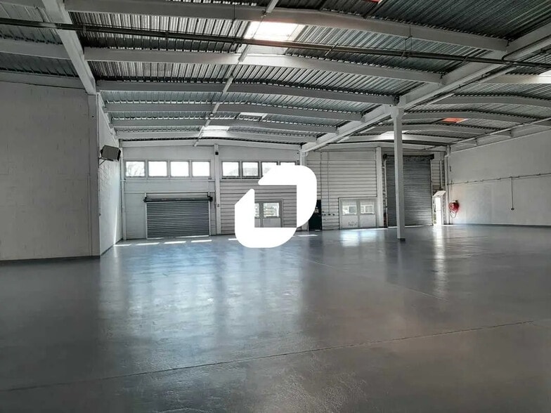 Office in Trappes for lease - Interior Photo - Image 2 of 6