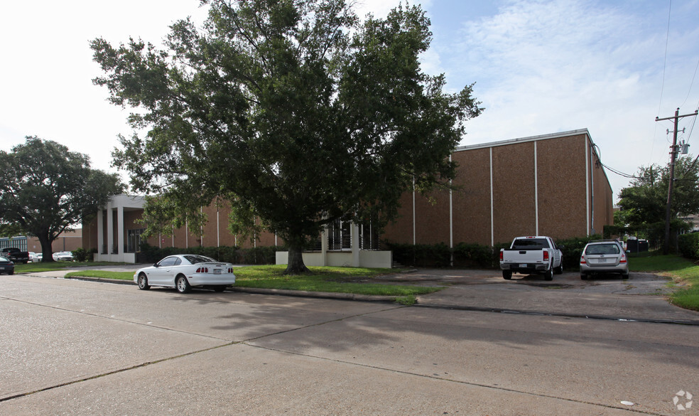 6827 Wynnwood Dr, Houston, TX for lease - Building Photo - Image 3 of 5