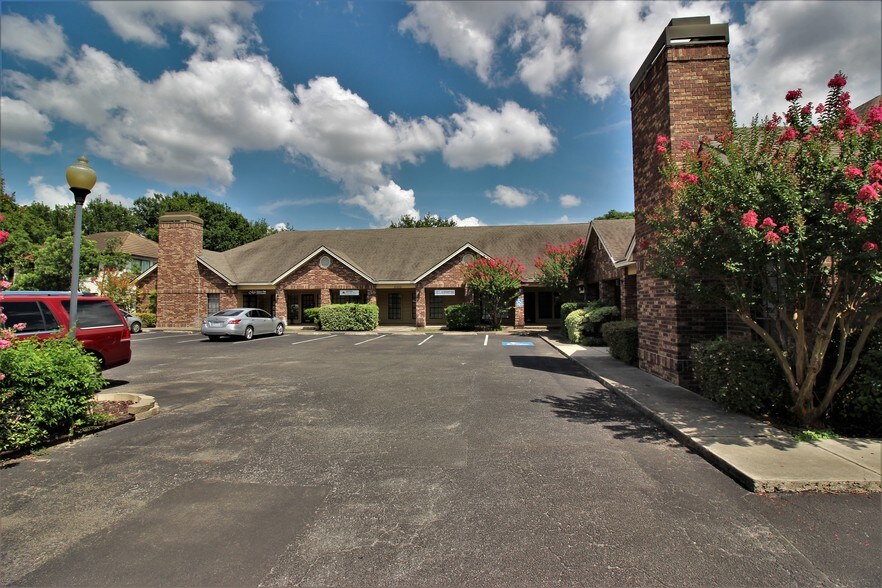 15102 Jones Maltsberger Rd, San Antonio, TX à louer - Photo du bâtiment - Image 3 de 8