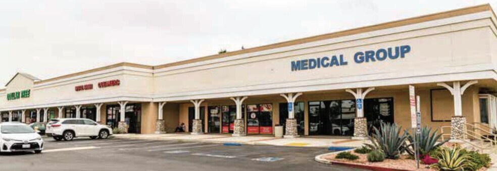 2705-2735 N Bristol St, Santa Ana, CA à louer - Photo du bâtiment - Image 1 de 1