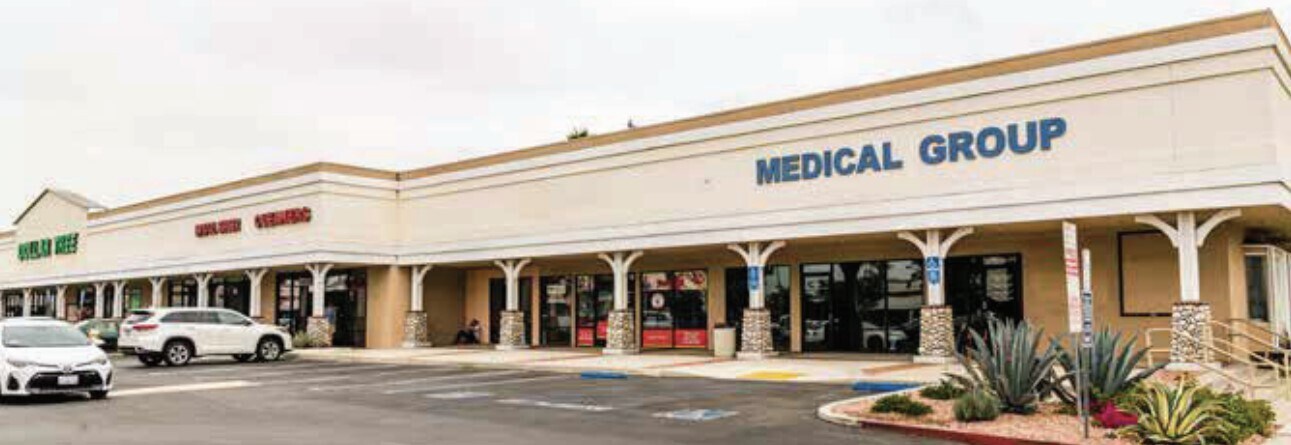 2705-2735 N Bristol St, Santa Ana, CA à louer Photo du bâtiment- Image 1 de 2