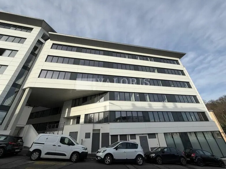 Office in Tassin-la-Demi-Lune for lease - Building Photo - Image 2 of 13