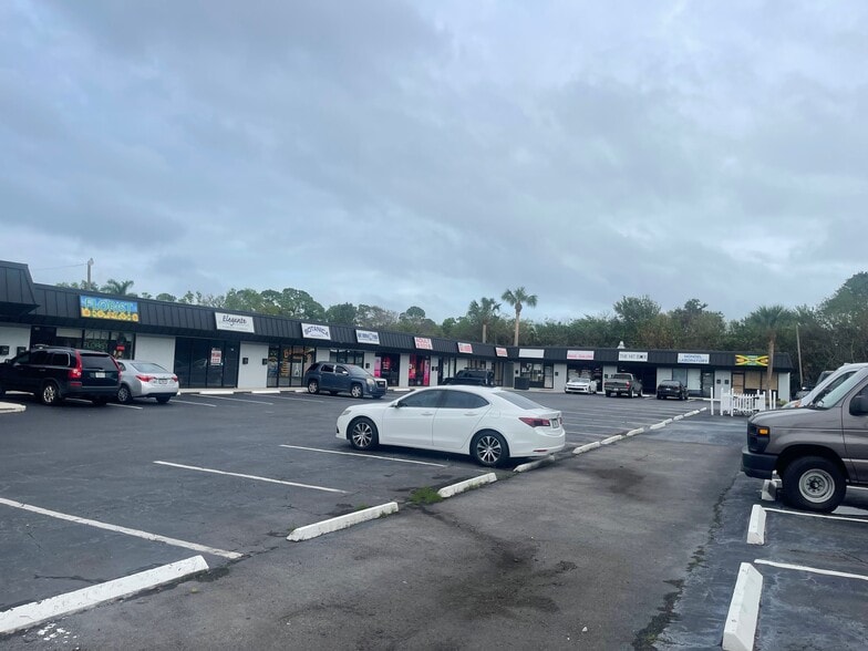 7200-7240 S US Highway 1, Port Saint Lucie, FL à louer - Photo du bâtiment - Image 2 de 6