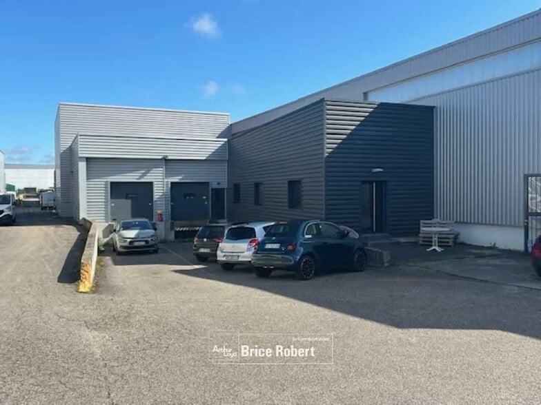 Flex in Messimy for lease - Building Photo - Image 1 of 6