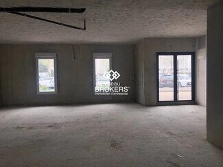 Plus de détails pour Multi-résidentiel à vendre