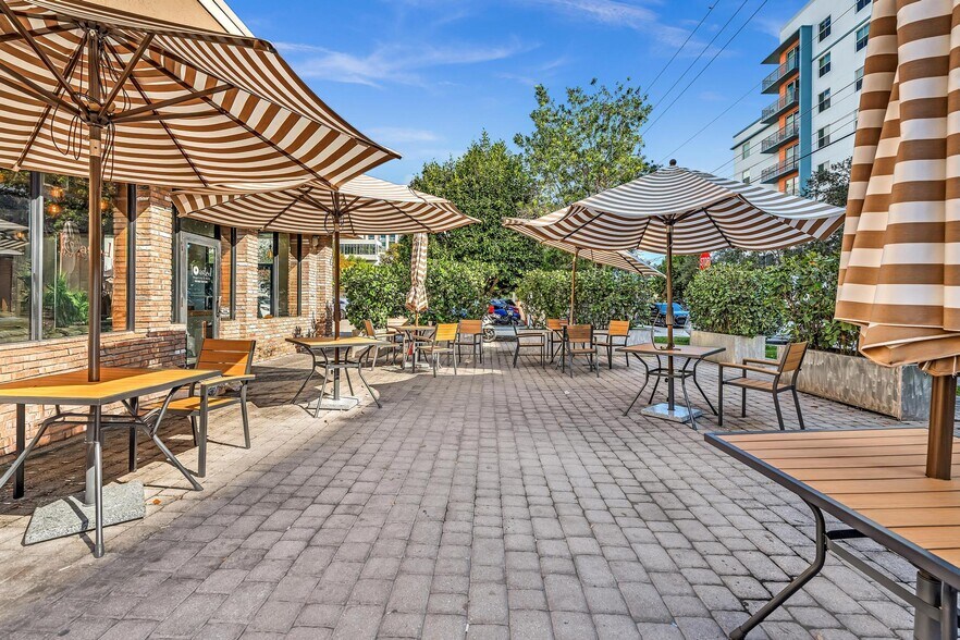 3693 SW 22nd Ter, Miami, FL à louer - Photo du bâtiment - Image 3 de 62