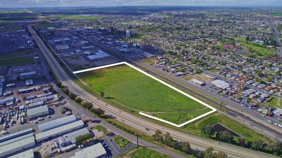 16 Railroad Ave, Atwater, CA à vendre - Vidéo sur l’inscription commerciale - Image 2 de 13