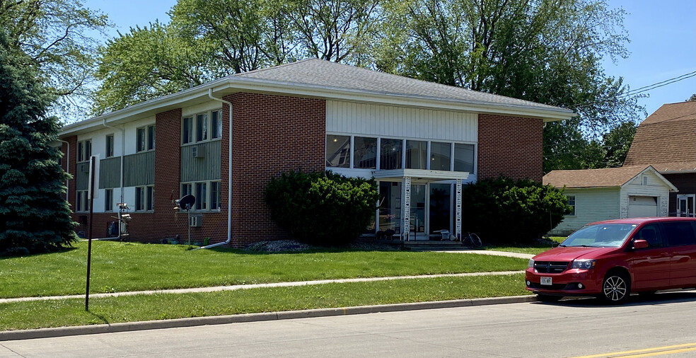 900 E Jefferson St, Waupun, WI for sale - Building Photo - Image 1 of 1