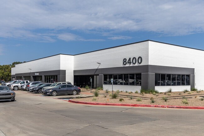 Plus de détails pour 8400 Esters Blvd, Irving, TX - Industriel à louer