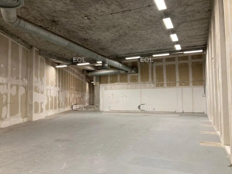Flex in Ivry-sur-Seine for lease - Building Photo - Image 2 of 5
