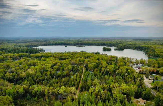 Plus de détails pour 2212 Clear Lake Road, West Branch, MI - Commerce de détail à vendre