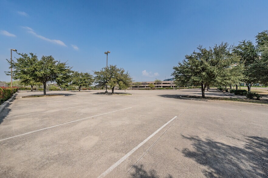1001 MacArthur Park, Irving, TX à vendre - Photo du bâtiment - Image 2 de 43