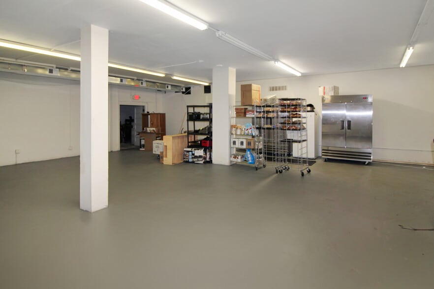 17400 Savage Rd, Belleville, MI à louer - Photo du bâtiment - Image 2 de 3