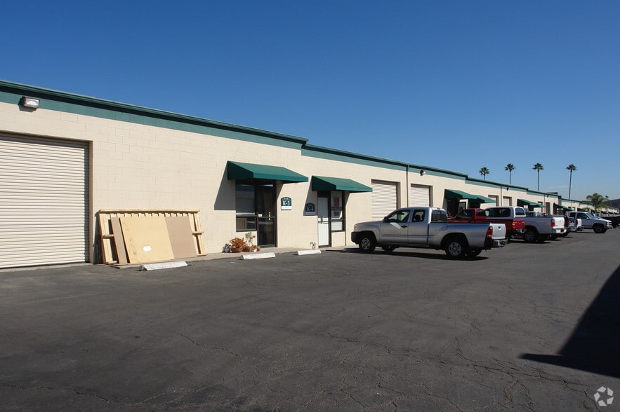 120 N Pacific St, San Marcos, CA à vendre - Photo du bâtiment - Image 2 de 2