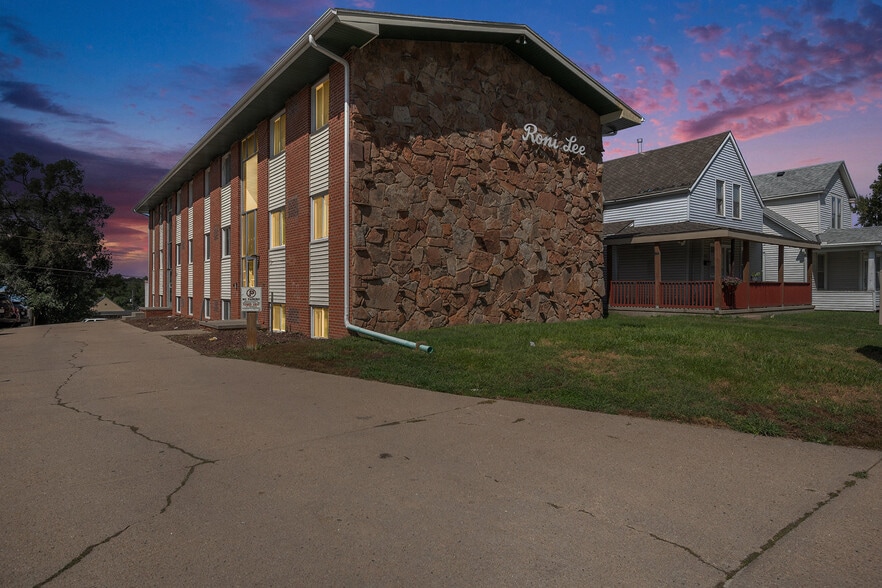 4422 S 25th St, Omaha, NE for sale - Building Photo - Image 2 of 26