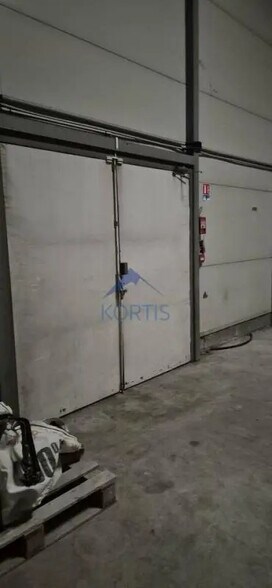 Flex dans Décines-Charpieu à louer - Photo du bâtiment - Image 3 de 10