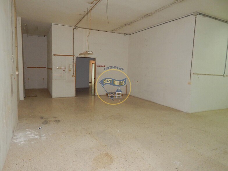 Commerce de détail dans Ontinyent, Valencia à louer - Photo du bâtiment - Image 3 de 21