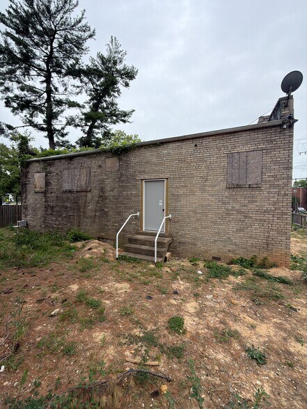 5855 Ager Rd, Hyattsville, MD à louer - Photo du bâtiment - Image 2 de 15