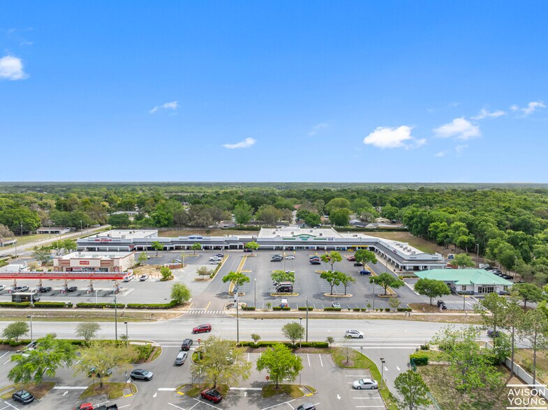 1213-1291 Kingsway Road, Brandon, FL à louer - Photo du bâtiment - Image 2 de 8