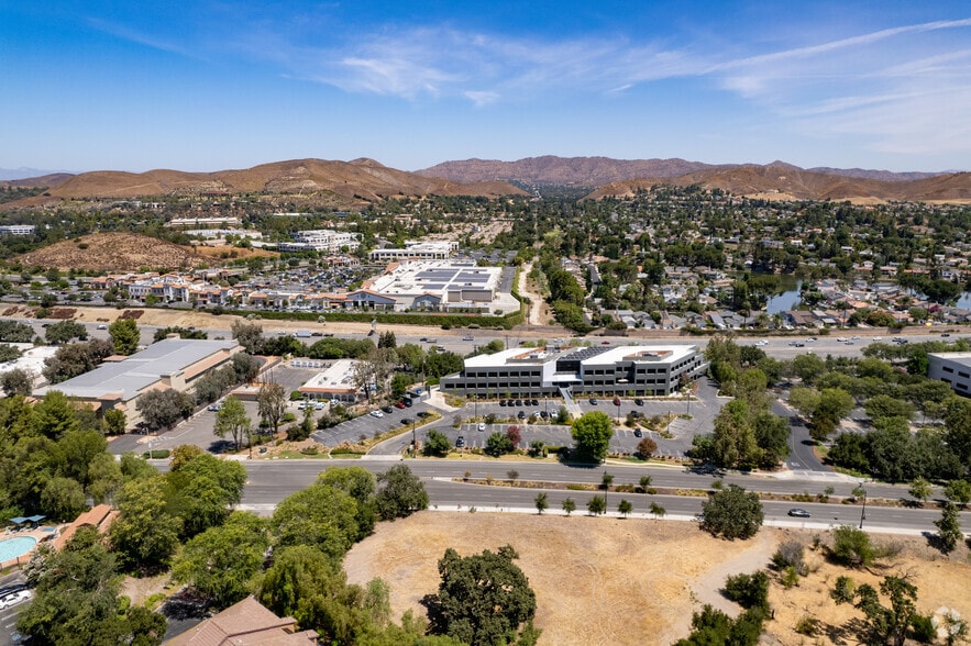 30851 Agoura Rd, Agoura Hills, CA for lease - Building Photo - Image 3 of 55