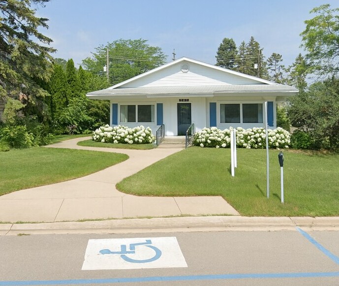207 Circle Dr, Traverse City, MI à vendre - Photo du bâtiment - Image 1 de 9