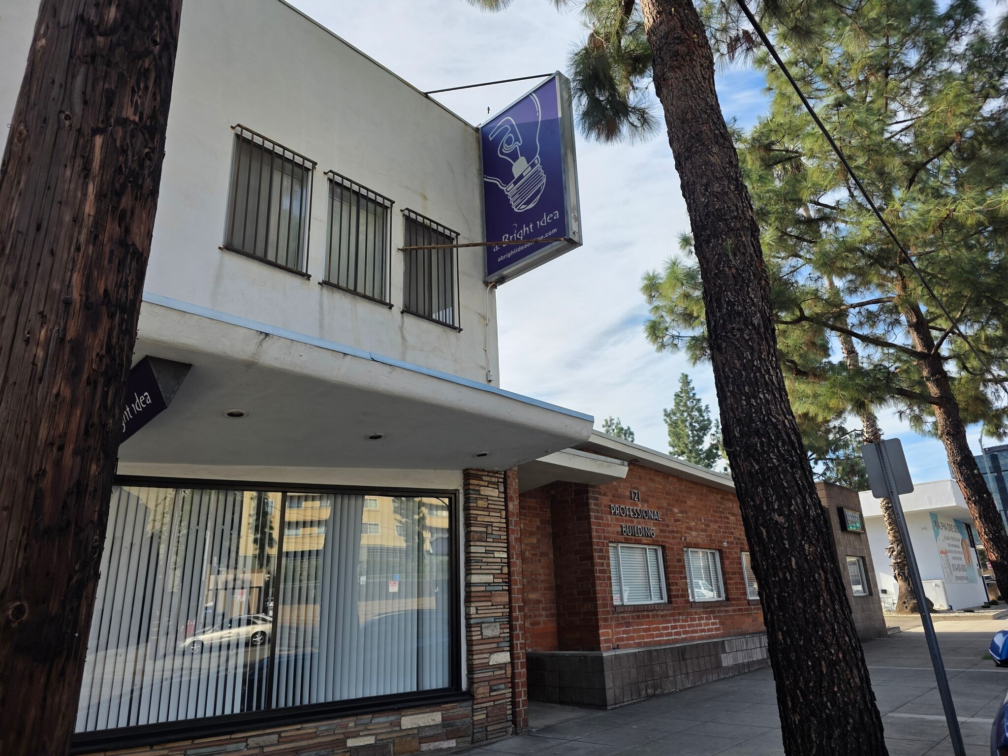 125-127 S Glenoaks Blvd, Burbank, CA for lease Building Photo- Image 1 of 9