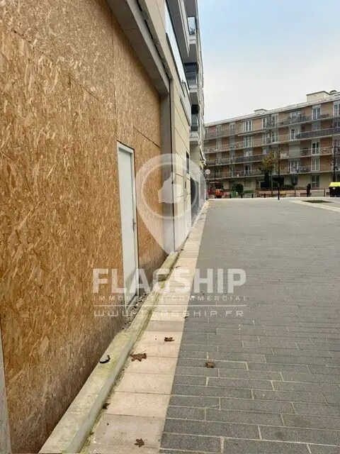 Commerce de détail dans SAINT-HILAIRE à louer Photo du bâtiment- Image 1 de 6