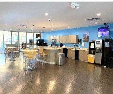 2710 Bellingham Dr, Troy, MI à louer - Photo intérieure - Image 3 de 6