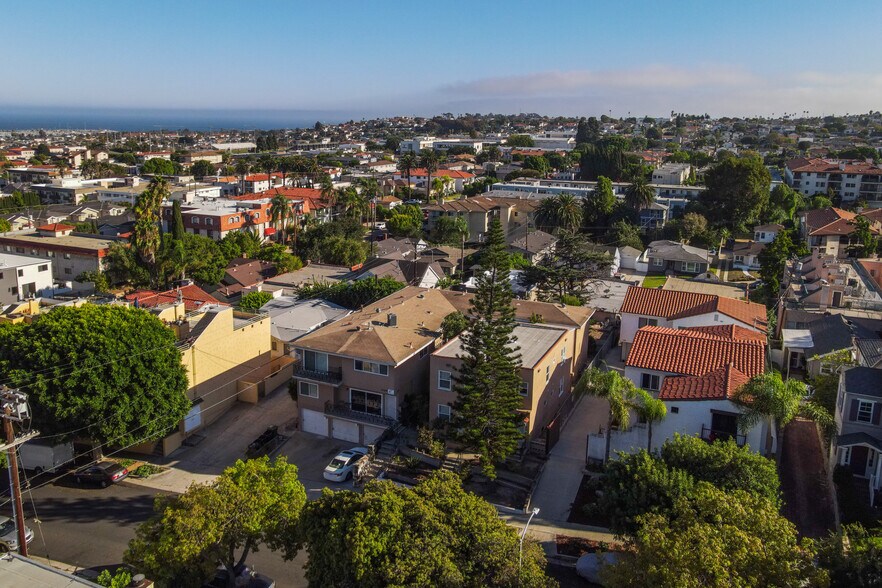 1129-1135 W 10th St, San Pedro, CA à vendre - Photo du bâtiment - Image 3 de 9