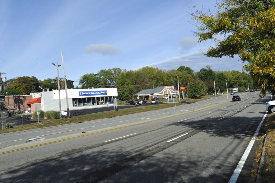 1849 South Rd, Poughkeepsie, NY for sale - Building Photo - Image 3 of 4