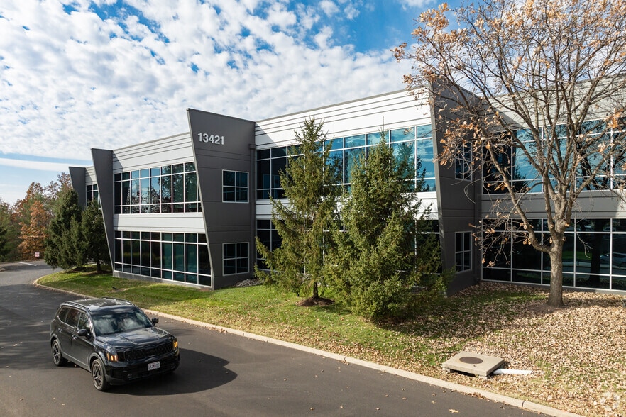 13421 Manchester Rd, Saint Louis, MO for sale - Building Photo - Image 1 of 7