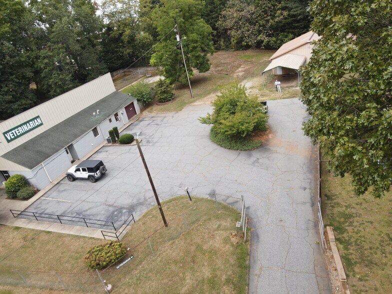 409 Old Buncombe Rd, Travelers Rest, SC for lease - Building Photo - Image 2 of 25