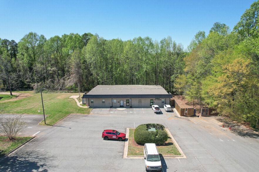 635 Cox Rd, Gastonia, NC for lease - Building Photo - Image 2 of 4